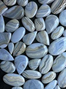 พลอยบลูเลซอาเกตธรรมชาติคุณภาพสูงแบบขายส่ง ทรงหลังแบน ขัดเงา ขนาดตามสั่ง สำหรับบำบัดพลังงาน หินกึ่งมีค่า - Product Image 4