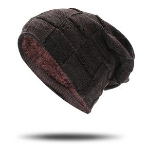 Venta al por mayor en Stock Venta caliente para hombre acrílico colorido grueso invierno sombrero personalizado cuero tejido etiqueta goma parche polar forrado Beanie - Product Image 2