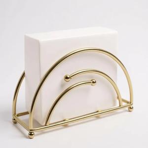 Porte-serviettes en or géométrique, acier inoxydable, design triangulaire moderne, base stable, accès facile, décoration de table élégante - Product Image 6