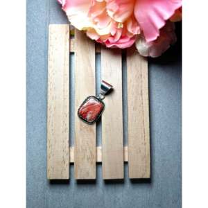 Colgante Navajo hecho a mano de ostra espinosa y plata de ley con engaste de bisel, joyería de oro rosa y platino, dije chapado en rodio - Product Image 4