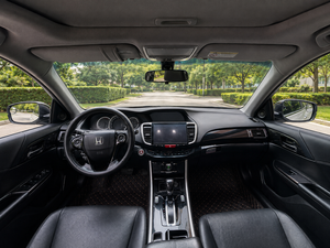 Honda Accord 2016 d'occasion, 2.0L CVT FWD, conduite à gauche, essence, berline à vendre - Product Image 5