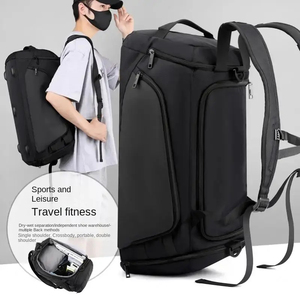 Sac de sport en polyester avec doublure en nylon de grande capacité, style tendance, léger, sangle réglable, service OEM, fabriqué au Pakistan, MOQ faible de 10 pièces - Product Image 4