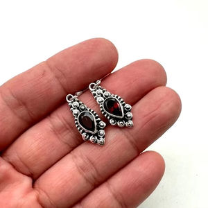 Boucles d'oreilles en pierres précieuses grenat Bijoux pour femmes Bijoux en argent style bohème Boucles d'oreilles en argent sterling 925 Tendance Boucles d'oreilles faites à la main Cadeau pour elle - Product Image 1