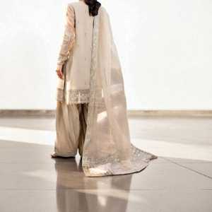 Costume élégant pour dames avec broderie détaillée et tenue deux pièces prête à porter confortable pour une utilisation quotidienne et une fête - Product Image 2