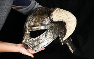 Casco de cuerno vikingo medieval Diy con hoja de acero de alto carbono traje griego usable personalizable OEM para acampar - Product Image 3