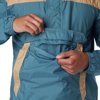 Coupe-vent OEM de couleur unie Vestes souples Manteau de pluie en nylon pour hommes Veste coupe-vent avec poche sur le ventre Veste souple pour hommes