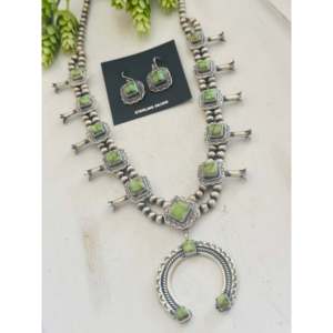 Collier et pendentif Squash Blossom en or Sonoran, turquoise et argent sterling de Thomas Francisco – Bijoux culturels de collection - Product Image 4