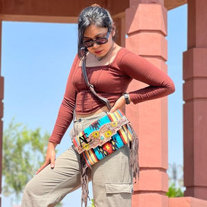 Sac en cuir usiné aztèque occidental à la mode Vintage Multi couleurs sacs à main femmes élégant cuir usiné élégant Look sacs à bandoulière - Product Image 1