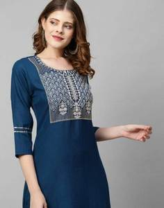 Achetez maintenant Vêtements quotidiens et de bureau Kurtis traditionnels imprimés numériques en gros avec des manches différentes pour Desi & Healthy Women Wear - Product Image 3