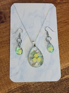 Hot Selling Women's Stainless Steel Necklace Customizable Epoxy Resin Pressed Real Flower Heart Pendant Trendy Style Jewelry - Product Image 5