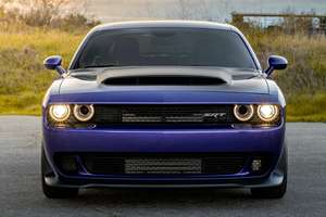 Challenger SRT Demon 170 2023, Motor V8 Supercargado de 1,025 HP, Plum Crazy # 94 de los 3,300 producidos - Product Image 2