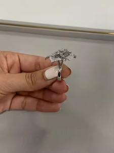 ชุดแหวนเพชรรูปดอกไม้สีขาวทอง14K ทำด้วยมือสำหรับการปลูกในห้องแลปค็อกเทลทรงกลมของขวัญการหมั้นสำหรับเธอ - Product Image 6