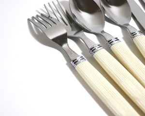 Juego de cubiertos con acabado plateado con elegante mango de resina Crema para boda, comedor, hogar, cocina y restaurante, vajilla de La India - Product Image 4