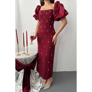 Vestido Bordado Color Borgoña con Mangas Adornadas - Borgoña - Product Image 4