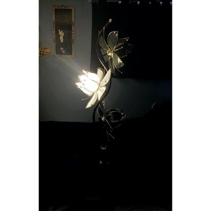 Nouveau design, belle lampe florale en métal, lampe de chevet au look luxueux de fabrication indienne, prix bon marché, design unique - Product Image 2