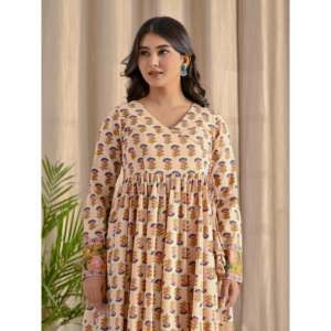 Robe longue Angrakha rose crème imprimée avec jupe évasée, vêtements indiens et pakistanais - Product Image 1