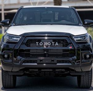 Hilux 2023 Usada en Buen Estado, Automática, Volante a la Izquierda, R20, Cuero, Cámara Trasera Oscura, Techo Solar - Product Image 1