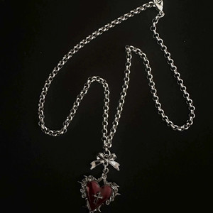 Collana con Ciondolo a Cuore Geometrico a Croce con Spine per Donna, Stile Retrò Unico, Catena Trendy con Fiocco Dolce, Realizzata in Lega di Zinco e Perle - Product Image 3