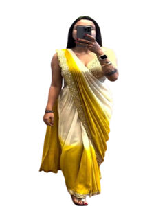 Nouveau Superhit prêt-à-porter Saree avec chemisier fantaisie Rembourrage en tissu chinon pour adultes et travail de bordure en dentelle miroir véritable - Product Image 1