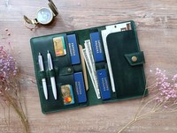 Cartera de Viaje de Cuero Vintage Personalizable, Porta Pasaportes Familiar para 4, 6, 8, 10 Pasaportes, Organizador de Documentos con Cierre de Botón y Protección RFID