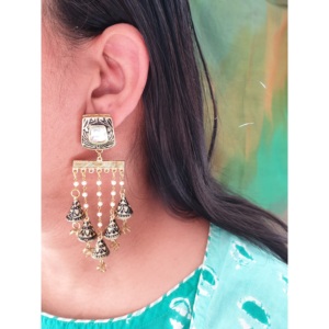 Boucles d'oreilles Jhumka multicouches oxydées Boho avec chaînes de perles et clous miroir Bijoux pendants indiens en or antique pour femmes - Product Image 4