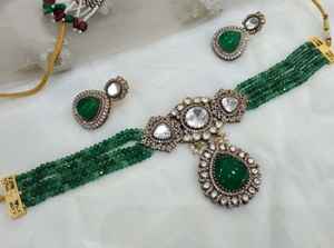 Ensemble de boucles d'oreilles ras du cou Polki Kundan plaqué or antique élégant à la mode pour les célébrations d'anniversaire de mariage en laiton - Product Image 2