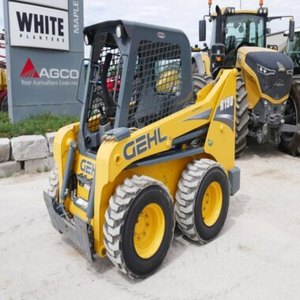Chargeuse compacte sur pneus Gehl R190 jaune, 4 tonnes, diesel, équipement de construction compact à vendre - Product Image 3