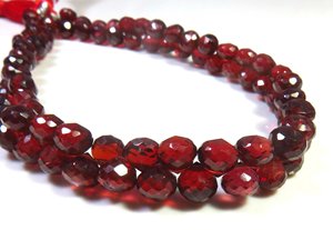 Vente en gros lot de perles de 9 pouces en diamant rouge naturel de taille 5.5mm, perles briolette à facettes, collier grenat du Mozambique, bijoux, pierres précieuses - Product Image 4