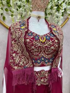 Hermoso diseñador estilo occidental Dhoti y Choli con encogimiento de hombros - Product Image 3