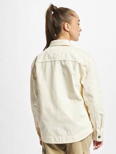 Alta demanda personalizada última arena blanca de las mujeres OEM Casual chaqueta de mezclilla Botón de sujeción diseñado para las mujeres para todas las estaciones comodidad - Product Image 2