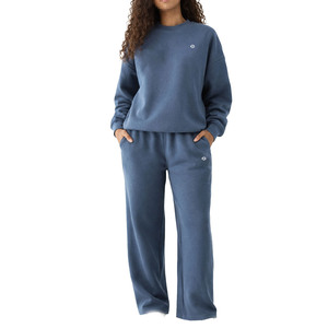 ชุดเสื้อสเวตเชิ้ตผ้าฟลีซโอเวอร์ไซส์สำหรับผู้หญิงและกางเกงสเวตแพนท์ทรงสบาย ผลิตจากผ้าฝ้าย ชุดลำลองสำหรับฤดูหนาว ผลิตขายส่งแบบ OEM - Product Image 1