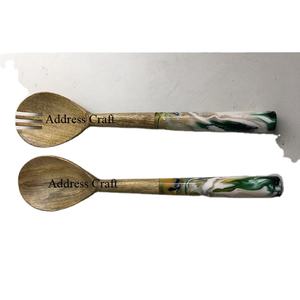 Ensemble de service à salade en bois de manguier durable avec poignée en résine multicolore pour la maison hôtel restaurant couverts en bois cuillère fourchette ensemble - Product Image 1