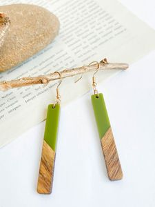 Boucles d'oreilles en forme de cœur en résine noire et blanche, en forme de cœur, en forme de feuille d'or carrée, ronde et géométrique, en résine de bois. - Product Image 4