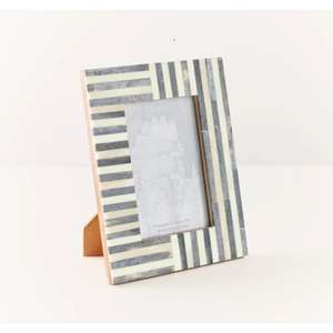 Cadre photo carré en résine écologique durable avec incrustation d'os décorative pour l'affichage sur table/bureau avec couleur et logo personnalisés - Product Image 3