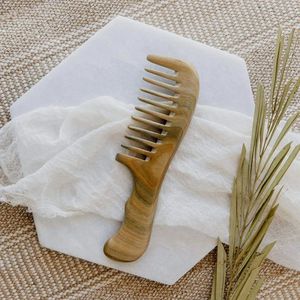 Peigne en bois écologique fabriqué à la main pour un soin des cheveux doux et un coiffage naturel - Product Image 6