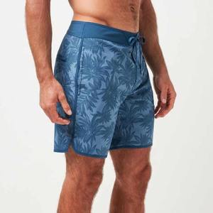 Short de bain léger pour homme avec logo de marque personnalisé Short de bain de plage doux et relaxant à imprimé de motifs à séchage rapide et extensible dans les 4 sens - Product Image 2
