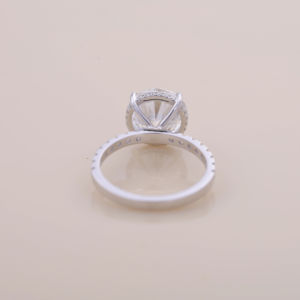 Anillo de Compromiso con Diamante Cultivado en Laboratorio de Corte Redondo de 4.02CT, Anillo de Novia con Banda Pavé de Oro Blanco, Rosa y Amarillo de 18K para Mujer - Product Image 5