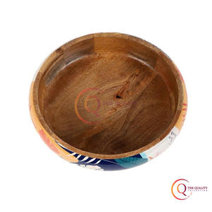 Plateau de service en bois naturel fait à la main avec design contrasté pour ajouter du style à n'importe quel repas pour servir des salades - Product Image 2