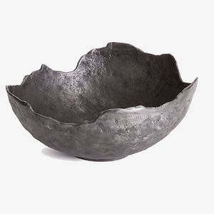 Cuenco de cobre antiguo de aluminio fundido de metal con bordes esculpidos - Product Image 1