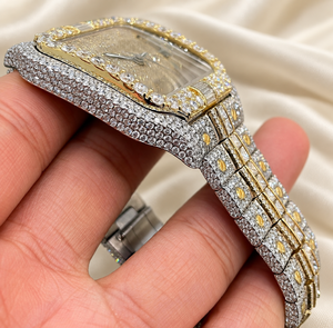 Reloj de Lujo Raj Gems con Diamantes, Esfera Analógica de Cuarzo, Correa de Acero Inoxidable de 18 mm, Cristal de 41 mm, Tono Dorado, Números Romanos, Cierre Desplegable - Product Image 6