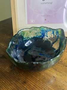 Bol de service en résine de haute qualité avec finition lisse, idéal pour les événements, les fêtes et les centres de table, disponible au prix de gros - Product Image 2