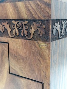 Urna Funeraria para Cenizas de Adultos, Diseño de Cruz Latina Grabada, Apta para Cementerio - Product Image 3