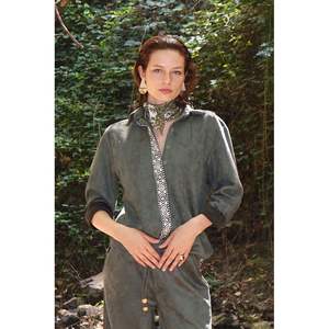 Camisa de Manga Larga Color Caqui para Mujer Topshow con Detalle de Rayas, Blusas y Camisas al por Mayor - Product Image 4