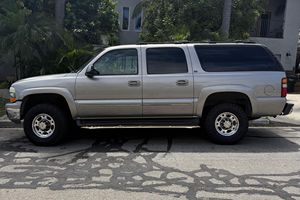 Chevrolet Suburban 2500 LT 4x4 propre et bien entretenue de 2004 - Product Image 4