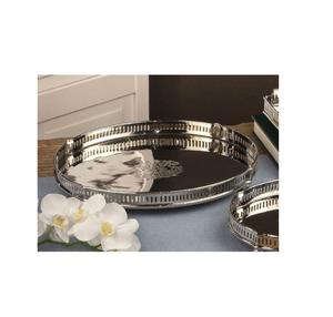 Plateau de service en métal de conception artisanale avec une fusion de motifs traditionnels et modernes, parfait pour les intérieurs de maisons de créateurs - Product Image 1