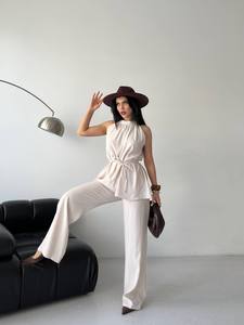 Ensemble pantalon deux pièces personnalisable pour femme, col halter sans manches, fabriqué en Turquie - Product Image 2