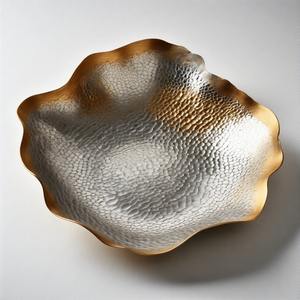 Juego de Servir Metálico Opulent Nest, Tazón Artesanal Grabado con Hoja de Oro Imperial para Comidas Lujosas y Presentaciones Culinarias Opulentas - Product Image 4