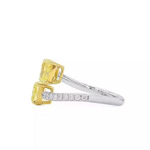 VS1 Fancy Yellow Cushion Cut Diamond Anillo de compromiso solitario Oro amarillo de 14 quilates con diamante de corte redondo - Product Image 2