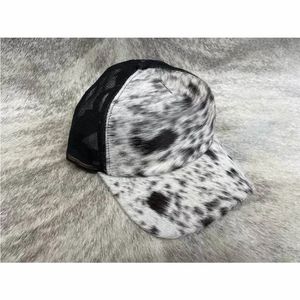Gorro de Béisbol Hecho a Mano con Piel de Vaca Genuina - Gorra con Estampado Animal de Piel Natural - Gorro de Invierno de Lujo Unisex - Product Image 4