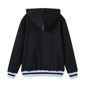 Sudadera con Capucha Unisex Kankakee Negra Premium con Estampado de Camuflaje, Parche de Pluma de Chenilla, Forro Azul Claro, Puños a Rayas, Bolsillo Tipo Canguro, Invierno, 100% - Product Image 2